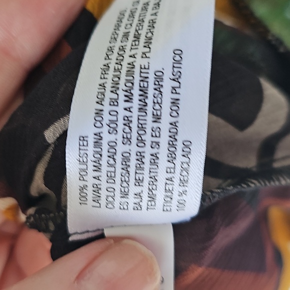 XS Colorful Zigzag Pattern Sweater - Picture 6 of 6